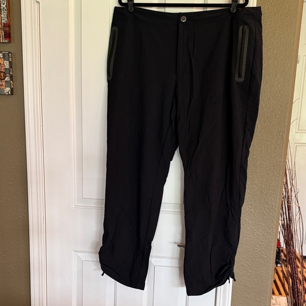 Cabelas woman’s Black hiking Pants